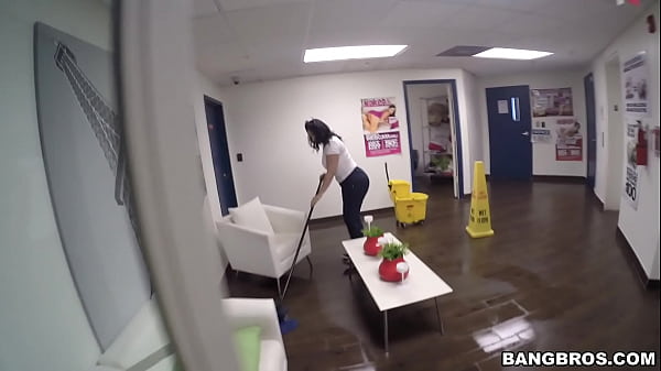 Bangbros - Blowjob Fridays Featuring Latin Maid Kimberly thumbnail