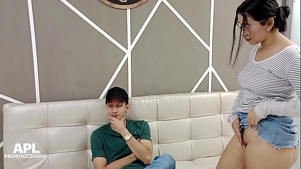 Por ser un chico aplicado en mis notas la muy cachonda de mi madrastra me regalas sus grandes tetas parte 1 porno en espa&ntilde;ol