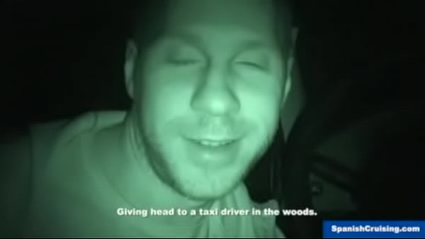 A taxista heterosexual le chupan la pija 