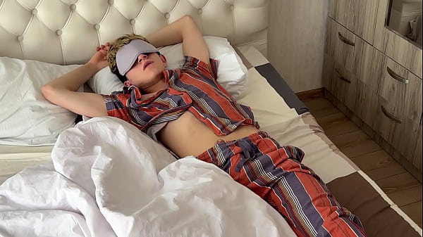 part 1 woke up a friend with a big dick blowjobs, sucks his big dick and then sat on him 