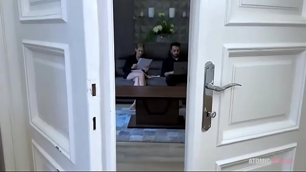 Nonton Mi Tradisce Con La Sua Collega ??️?????loro Stanno Parlando In Sala, E Non Mi Accorgo Che... thumbnail