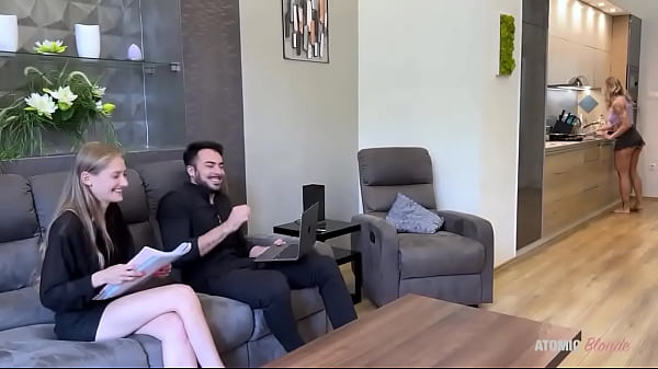 MI TRADISCE CONLA SUA_COLLEGA_️ Lorostanno_parlandoin salae non mi accorgo che