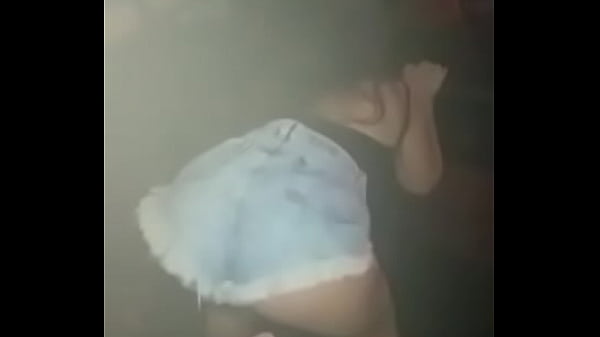 Rebolando gostoso no baile 