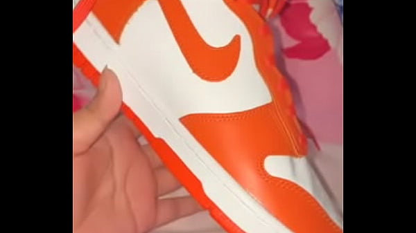 Nonton Orange Shoe thumbnail