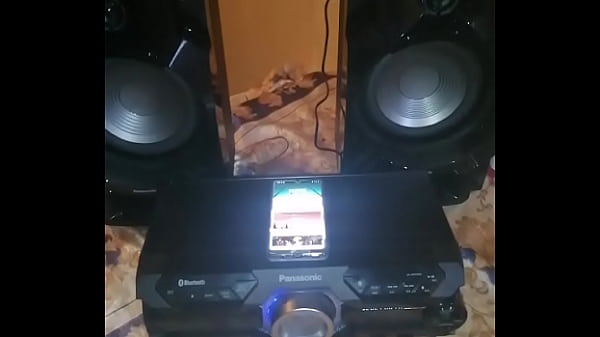 Nonton Escuchando M&uacute;sica thumbnail