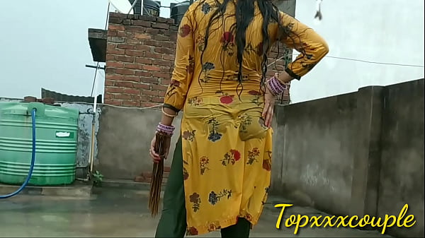 Play MP4 - सावन के महीने में नई पड़ोसन के साथ बारिश में मस्ती