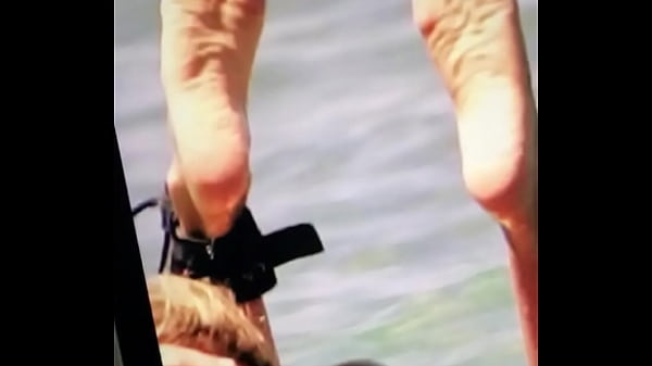 Nonton Cumming On Cameron Diaz Feet thumbnail