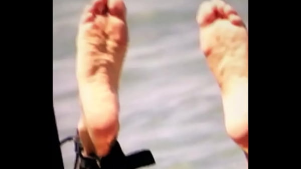 cumming_on Cameron diaz_feet