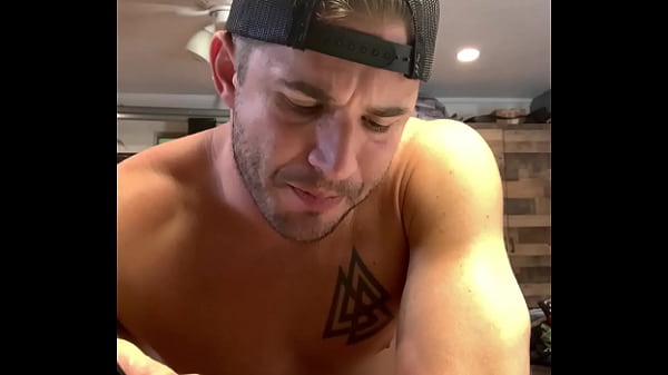 Play MP4 - Eating Dinner