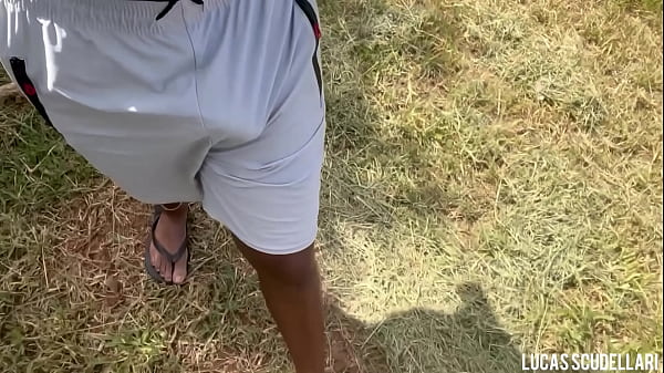 Play MP4 - Fui dar um rol&ecirc; sem cueca e ganhei mij&atilde;o de macho no mato