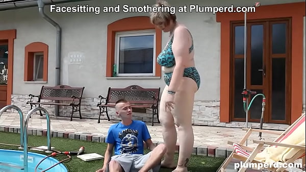 Play MP4 - Struggling with a big woman