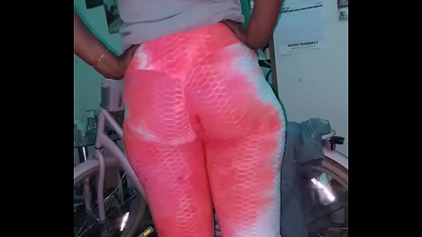 Nonton Big Booty Gape Granny Built Like A Stallion thumbnail