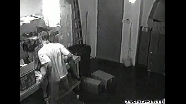 Play MP4 - camara oculta pillados en trabajo dos chicos muy jovenes fol