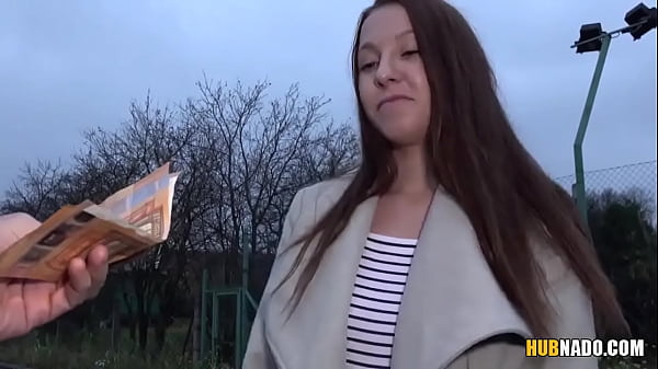 Amateurchick Mishelle_Klein fucks a stranger for some_cash