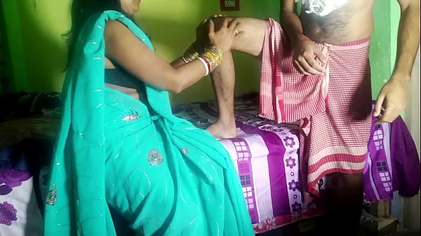 Play MP4 - तेल मालिश करते करते ससुर ने बहू को चोद डाला