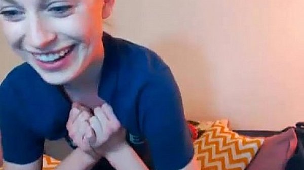 Nonton Hot Redhead Babe Fingering thumbnail