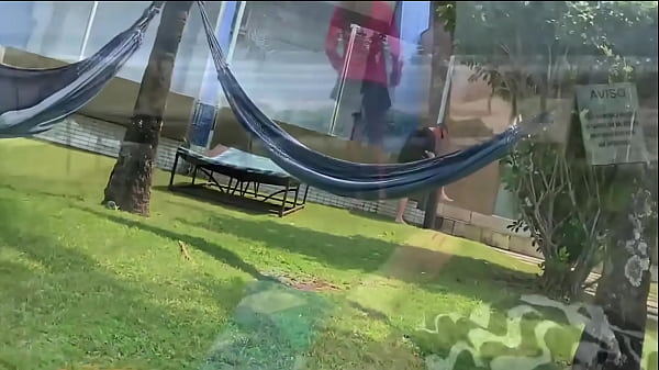 Play MP4 - Don't pay attention to them - show everyone how you cum&excl;