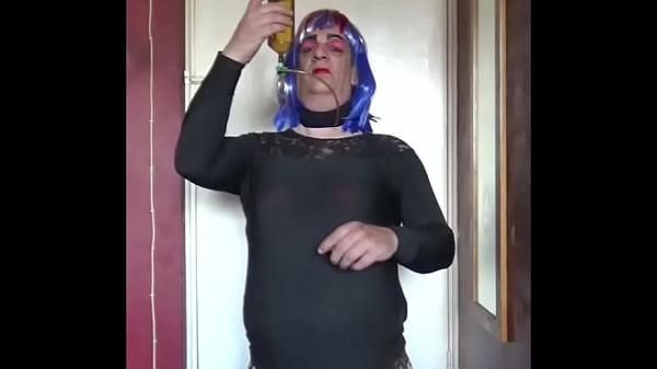 Play MP4 - crossdresser films himself swallowing pee