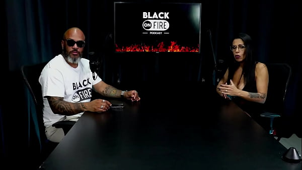 Safada faz stripper e mostra os grandes peitos depois de falar a diferen&ccedil;a entre atriz porn&ocirc; e criadora de conte&uacute;do e que compreende as mal&iacute;cias do ramo natzinha morena watch sheer red 