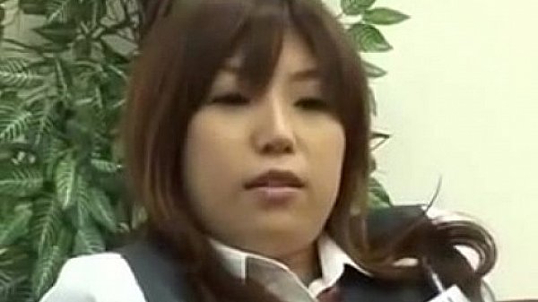 Japanese shows her pretty feet 