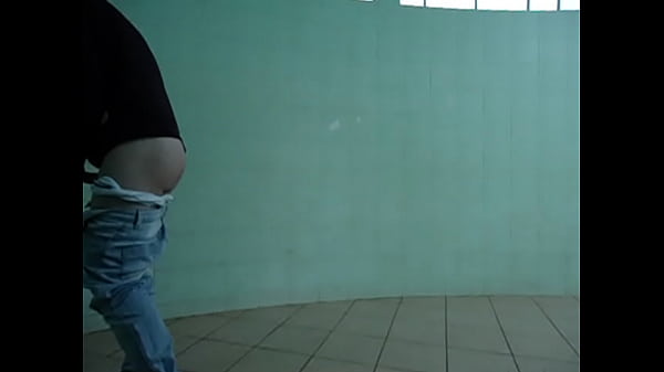 me exibindo no WC do lago