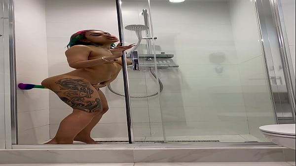 Naked roxy showers and masturbates 