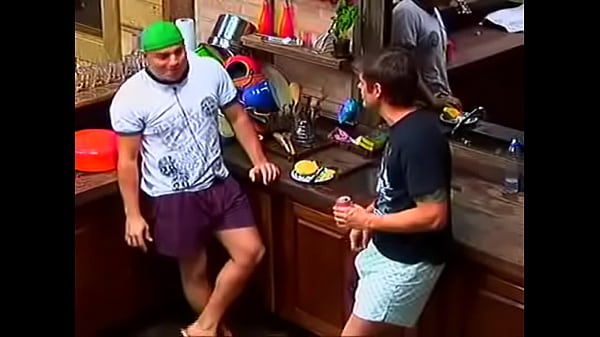 Dado Dolabela de pau duro conversando 