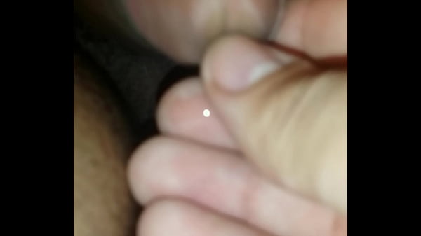 Play MP4 - Bugarron dej&aacute;ndose tocar la polla