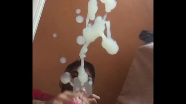 Play MP4 - Me stroking my milk