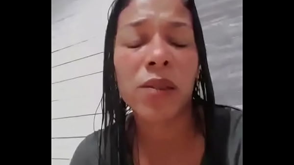 Safada arrependida de ter dado o cu para o cabeleleiro