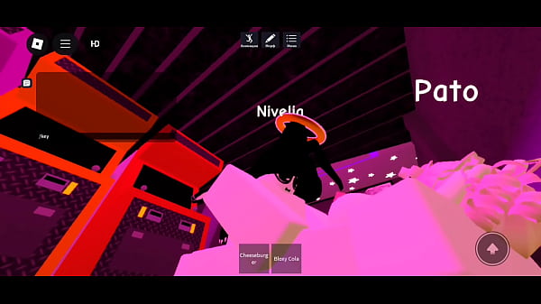 Pasandola bien en roblox con una amiga 