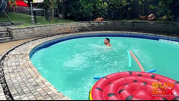 Suruba Na Sunsex Poolparty thumbnail