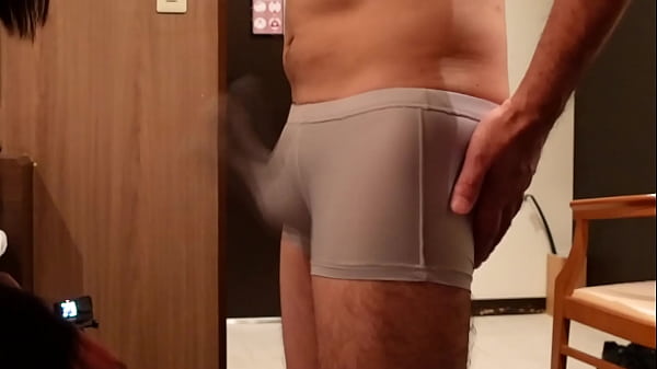 Play MP4 - 【CBT】男性器が嫌いな女性にちんぽを使い物にならなくなるまでグーでボコボコに打たれてたのに勃起してしまった僕