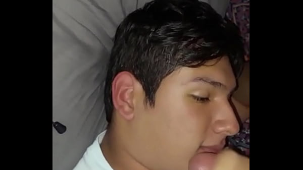 Play MP4 - Putita peruana chupa pinga y le echan la leche en la cara