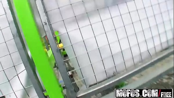 Play MP4 - Mofos - Public Pick Ups - &lpar;Sophia Wild&rpar; - Carnival Cunt