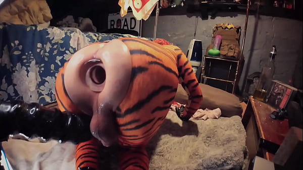 Butt Gurl TCiskiss Tigra XXL Dildos Sample Vid 