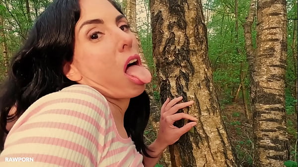 Play MP4 - Linda del Sol goes into the nature and fucks a big cock in her pussy and ass with pee