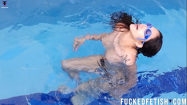 Preview new scene helen naked pool 