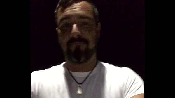 Play MP4 - Amador - Coroa batendo punheta no terra&ccedil;o do pr&eacute;dio