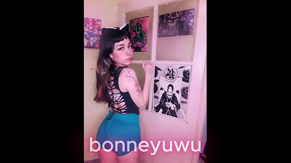 Bonneyuwu - 9:38 en calza turra mostrando la cola 