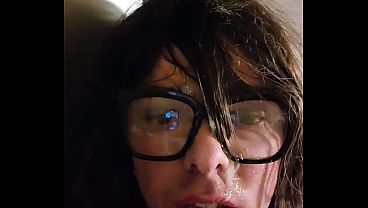 Comi&eacute;ndome el facial de semen lechita rica en la cara 