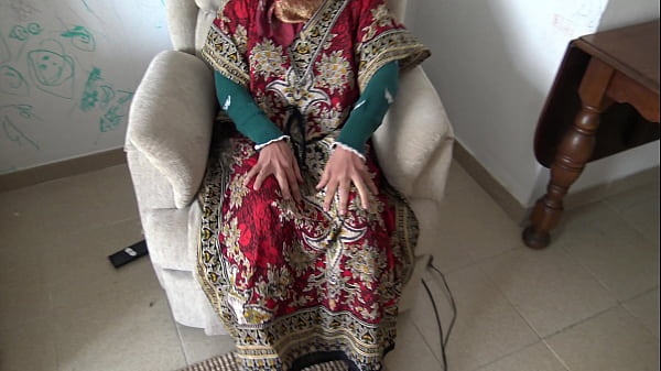 Play MP4 - kinky family sex&colon; HAIRY MATURE EGYPTIAN GRANNY IN LONDON