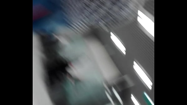 Bom c&uacute; em jeans