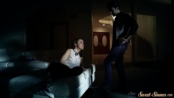 Classy teenie spreads her legs to get fucked