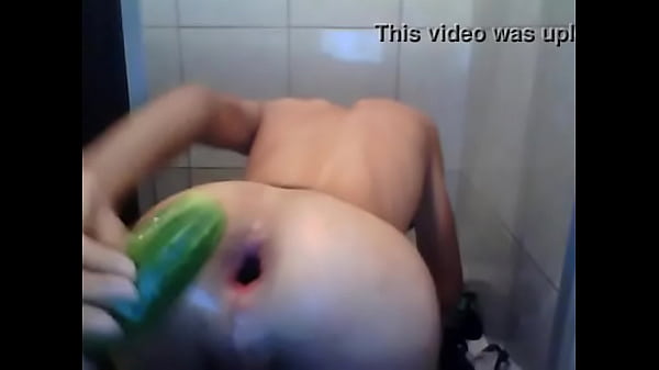 Play MP4 - Enfiando o pepino no c&uacute; gostoso&excl;