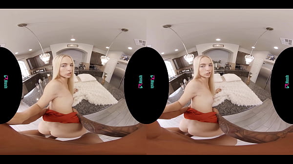 Play MP4 - VRHUSH Party girl Lana Sharapova has her sights on you