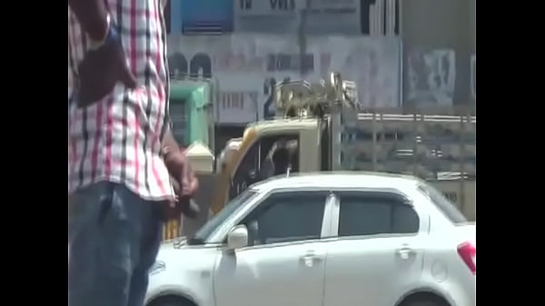 Play MP4 - Pissing 2