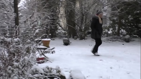 Blond_busty selina 666pee peeing Outdoor