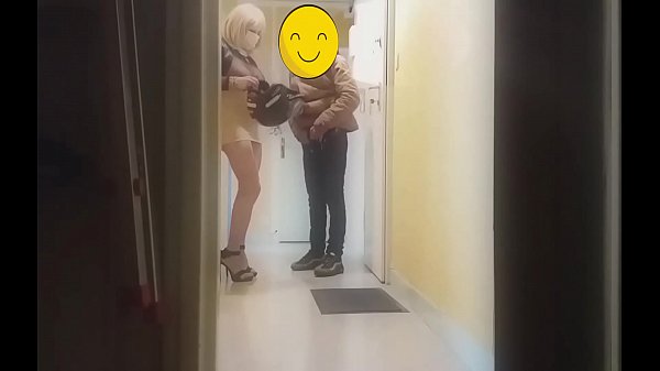 Play MP4 - milf suce un jeune coursier