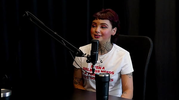 Fazia atendimento antes de seu expediente ficou nervosa por achar que iriam comer seu cu fez a tatuagem em uma suruba e a sua exposi&ccedil;&atilde;o annie clementine watch sheer red 